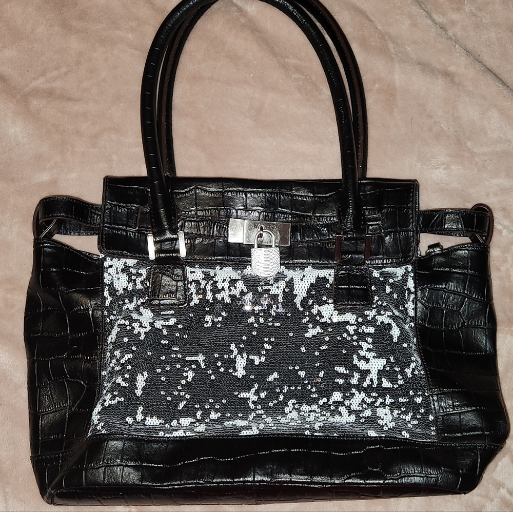 BCBG MaxAzria BAG